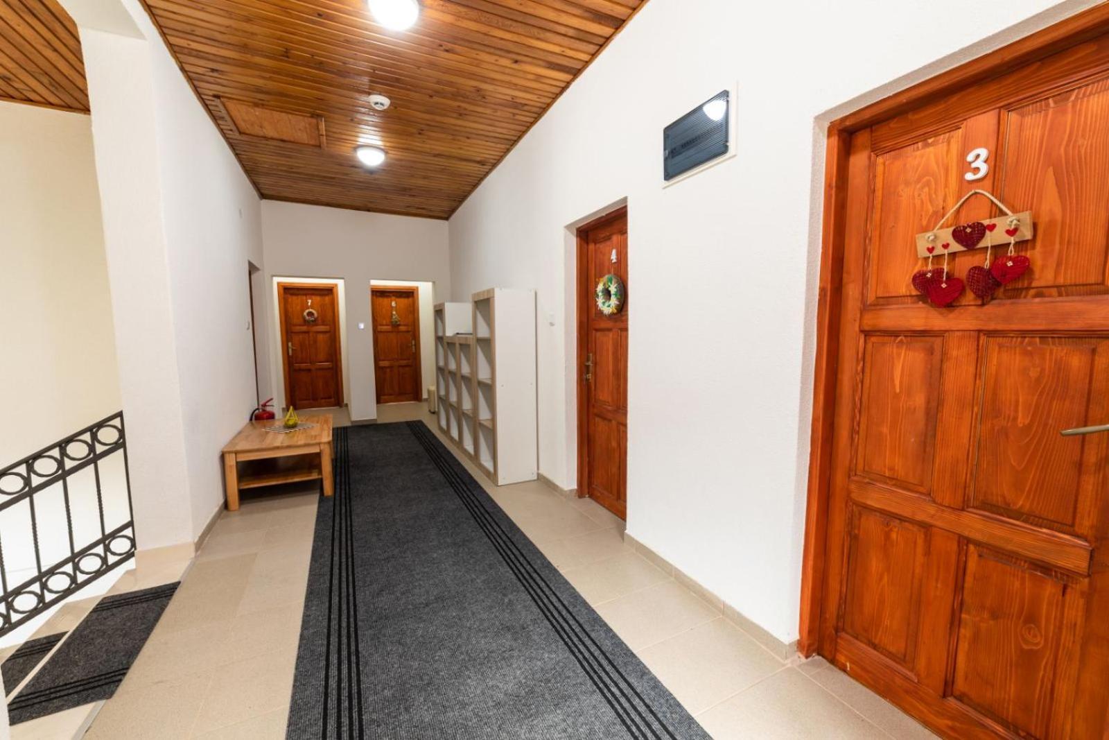 Hostel Mojan Андриевица Экстерьер фото
