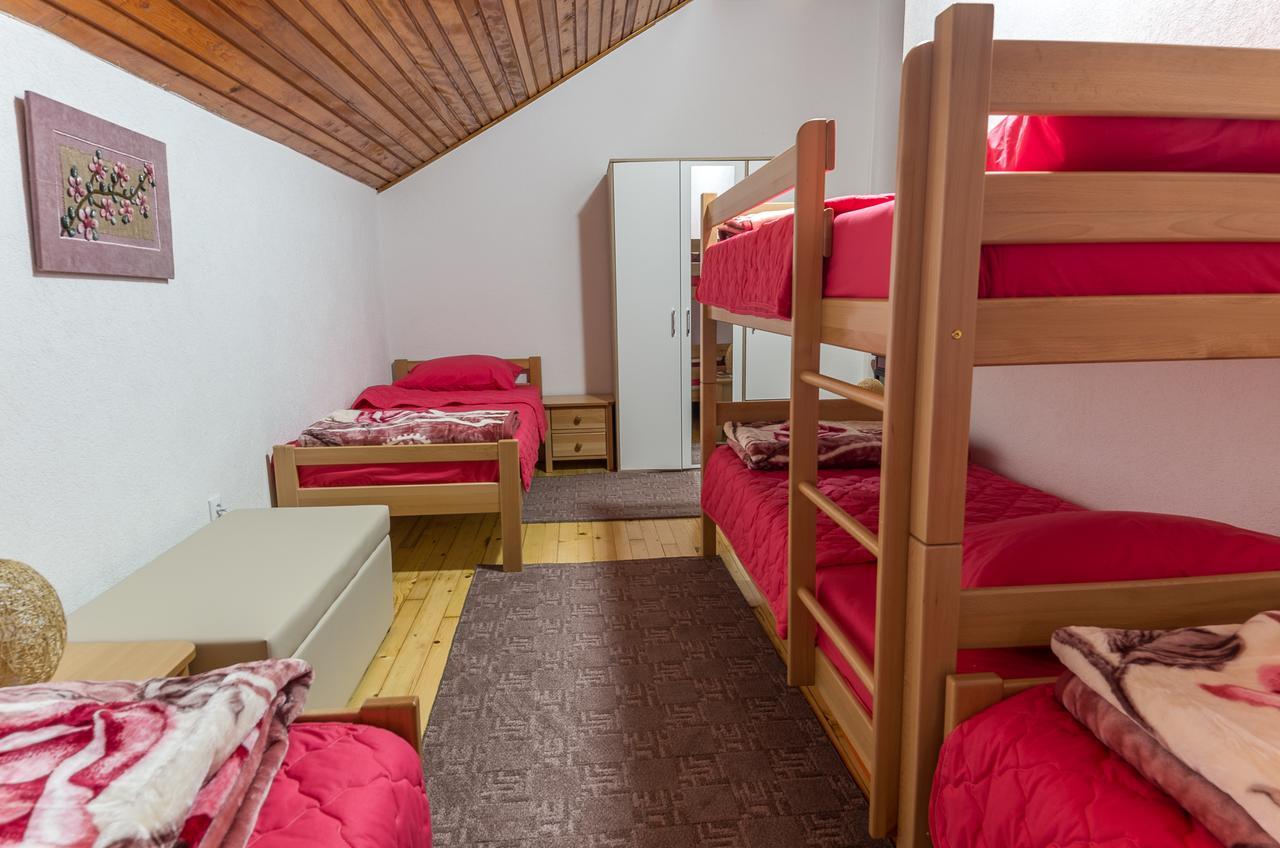 Hostel Mojan Андриевица Экстерьер фото